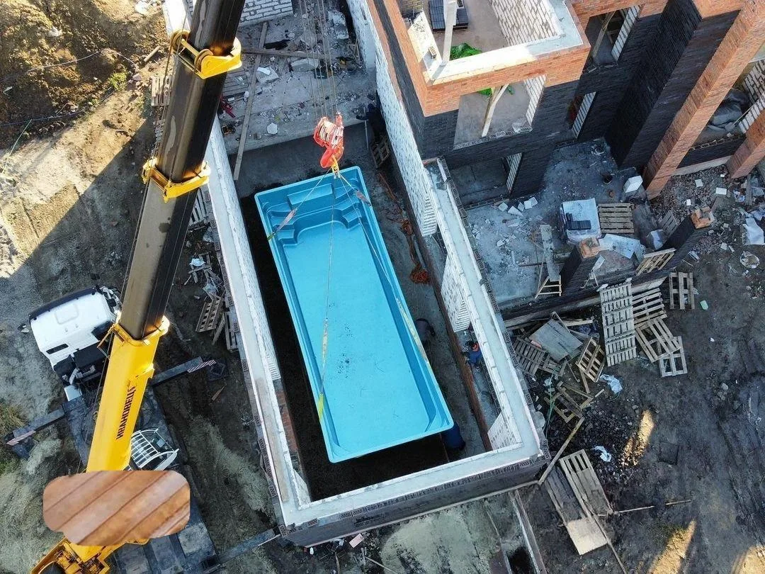 Laguna 9 — зона отдыха у бассейна в Барнауле